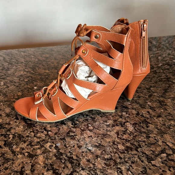 Charles Albert cognac wedge peep toe bootie sandal NIB 9 - Picture 4 of 9